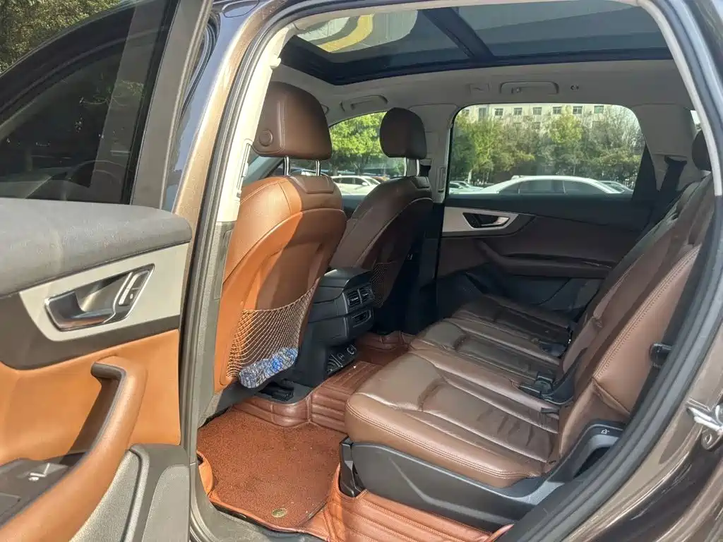 Audi Q7 — миниатюра 10