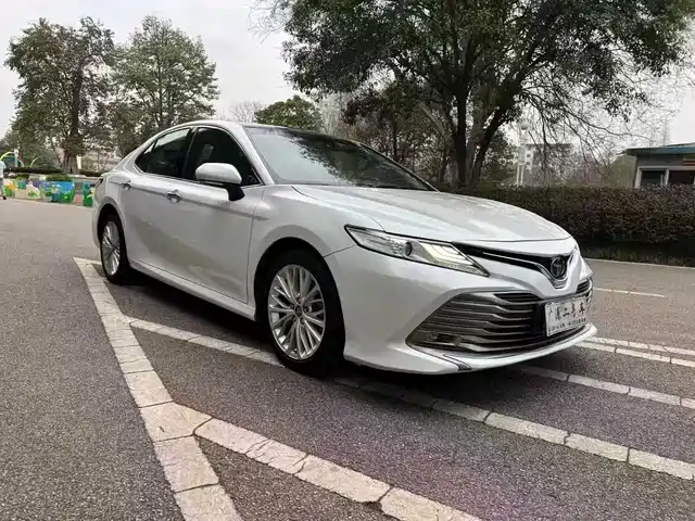 TOYOTA CAMRY 2019
