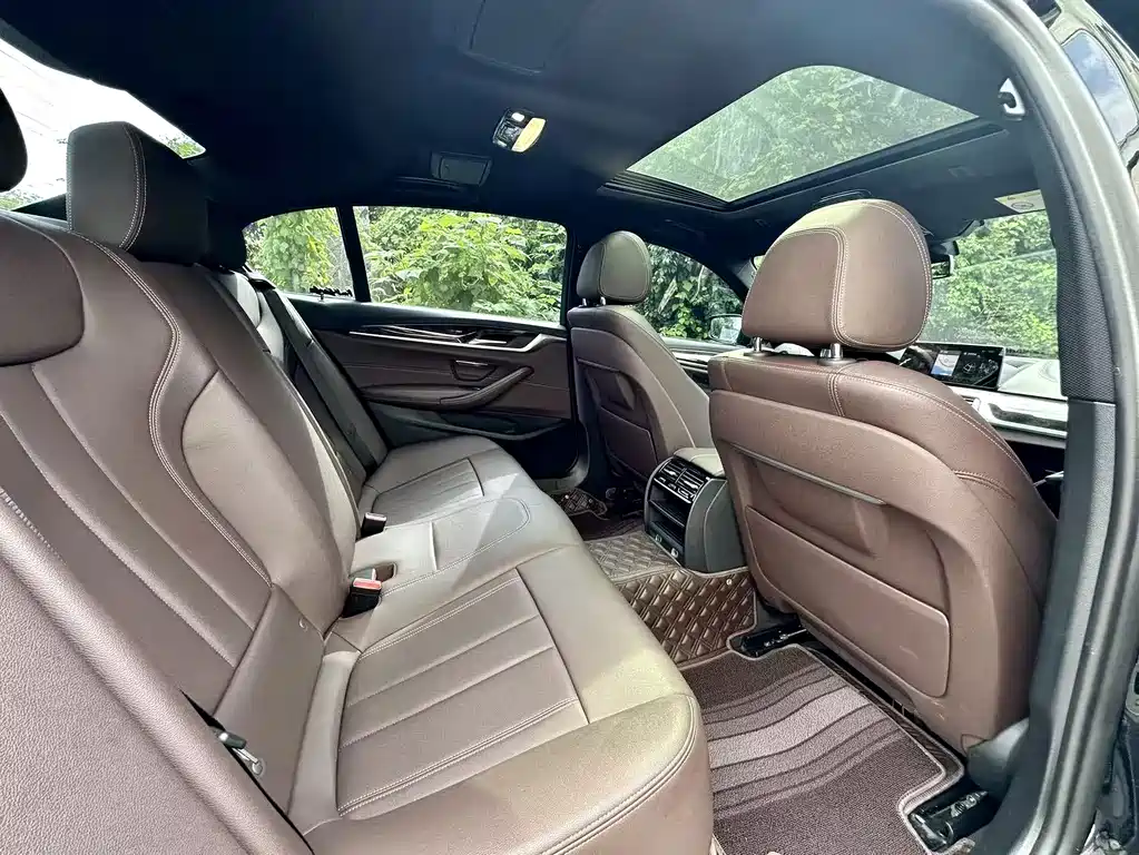 BMW 5 Series — миниатюра 8