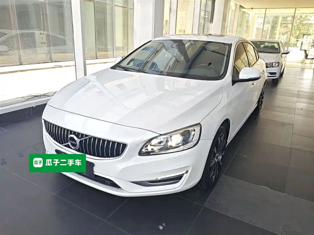 Купить Volvo S60
