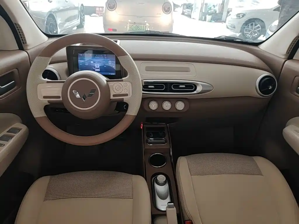 Wuling MINIEV — миниатюра 13