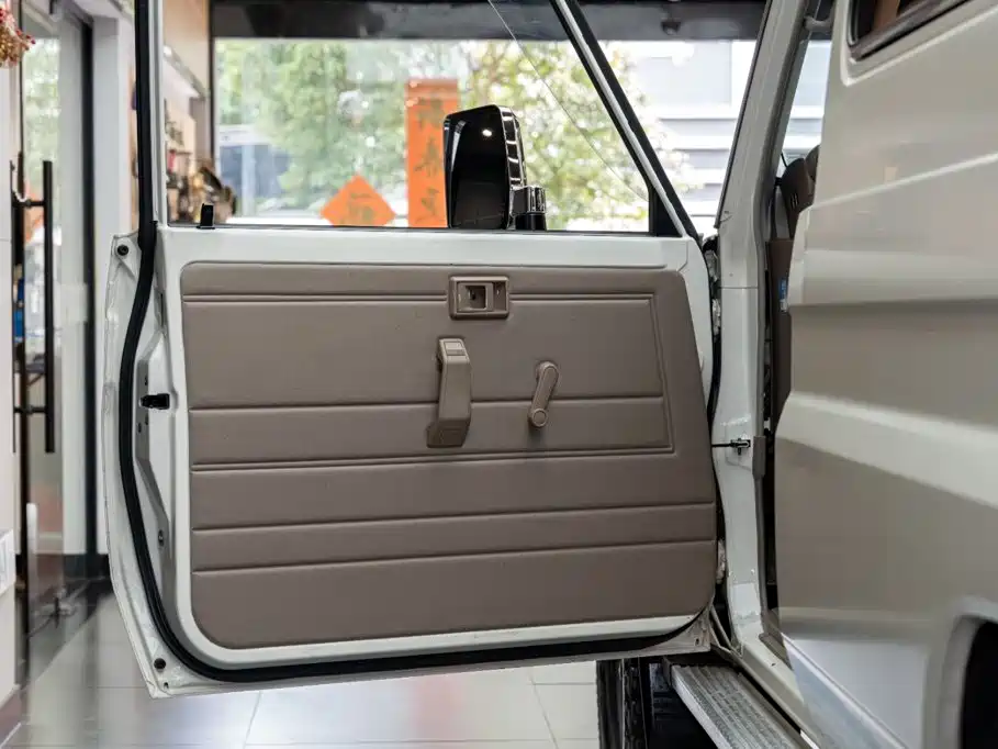 Toyota Land Cruiser — миниатюра 10