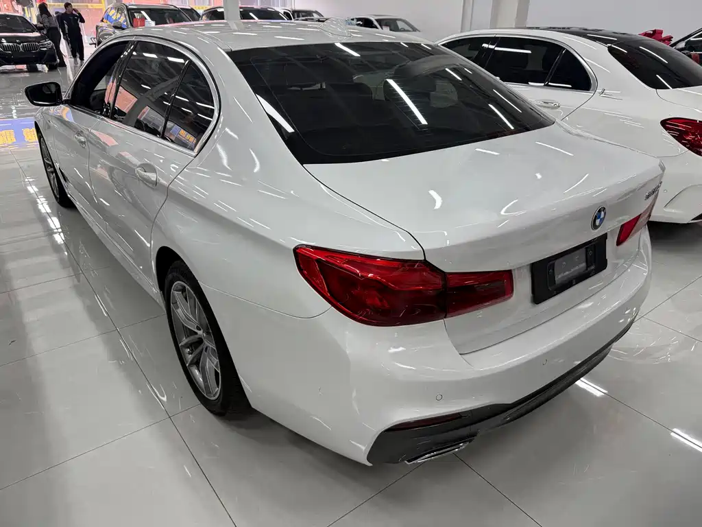 BMW 5 Series — миниатюра 12