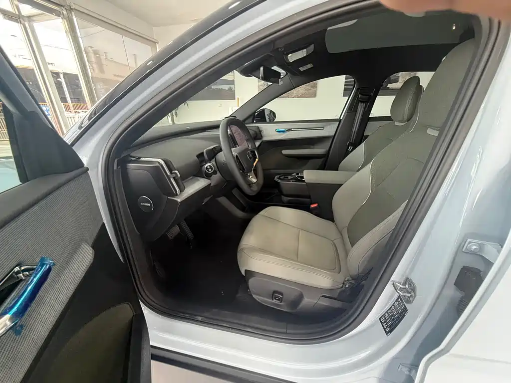 Volvo EX30 — миниатюра 13