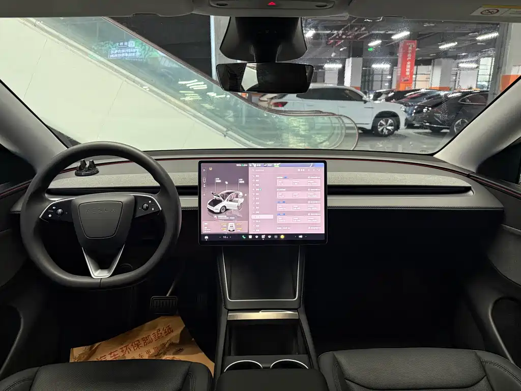 Tesla Model Y — миниатюра 11