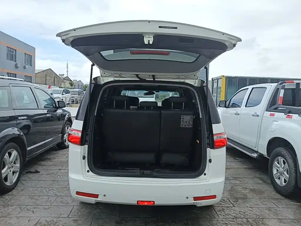Luxgen Big 7 MPV — миниатюра 19