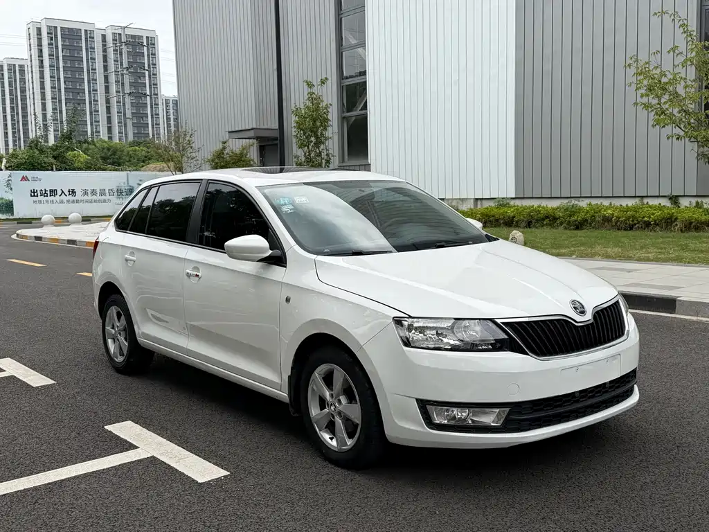 Skoda Rapid Spaceback — миниатюра 3