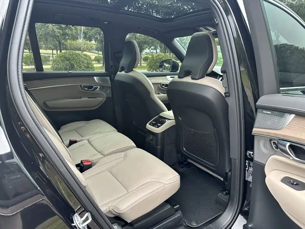 Volvo XC90 2025 T8 Luxury 7 мест