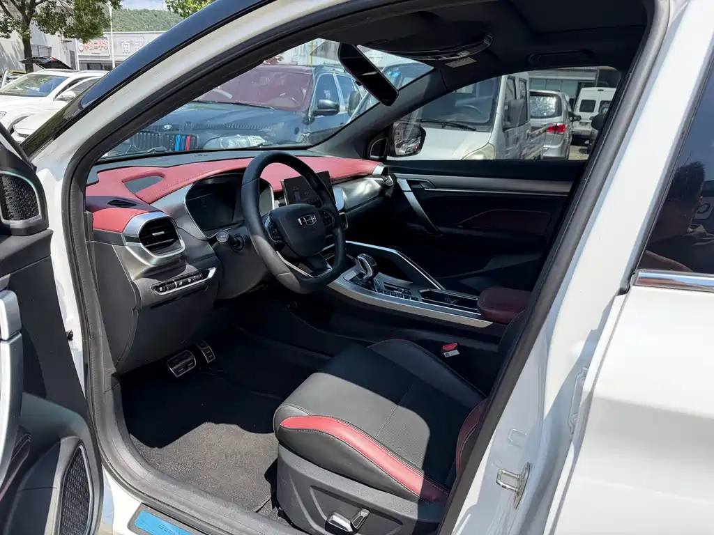 Geely Binyue — миниатюра 4