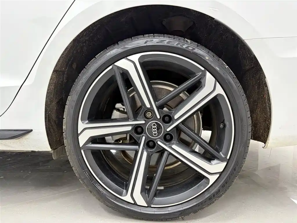 Audi A4L id 4622387 из Китая 11