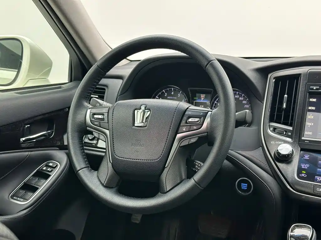Toyota Crown — миниатюра 20