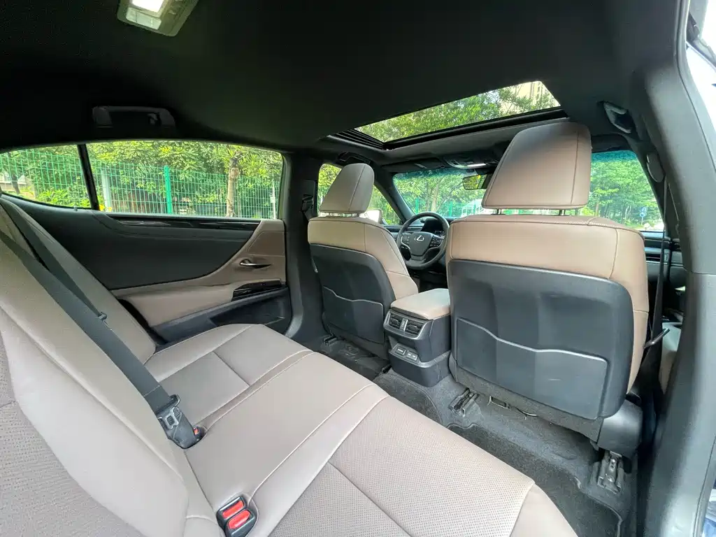 Lexus ES — миниатюра 7