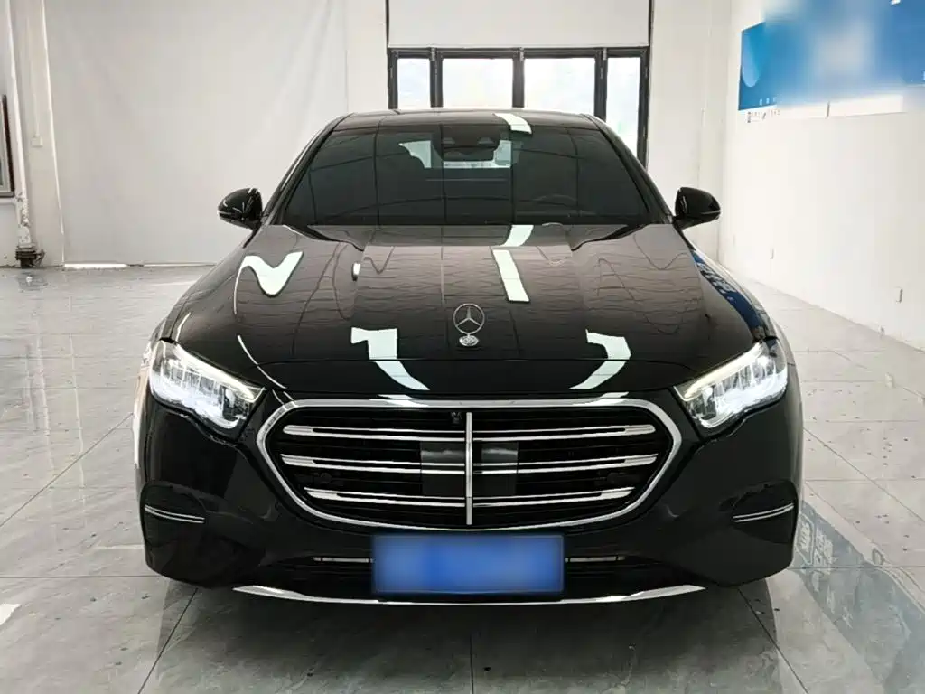 Mercedes-Benz E-Class — миниатюра 3