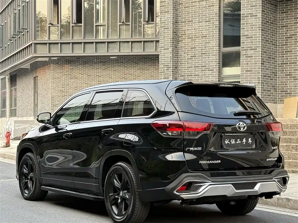 TOYOTA HIGHLANDER