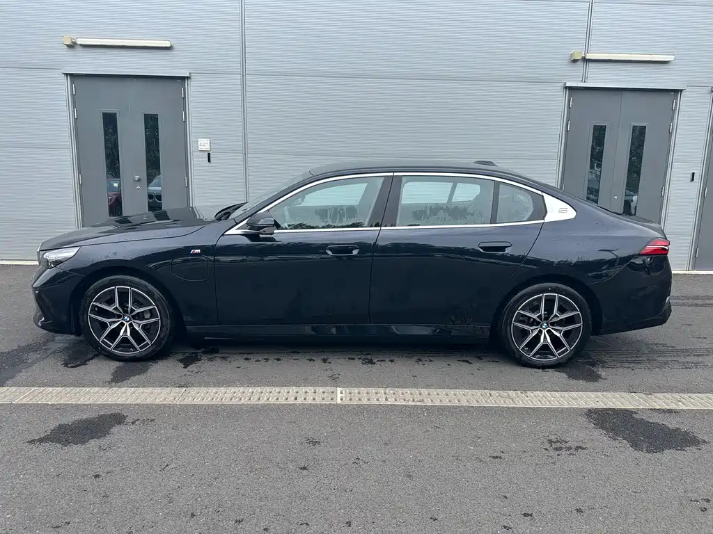 BMW i5 — миниатюра 3