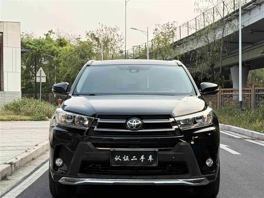 TOYOTA HIGHLANDER