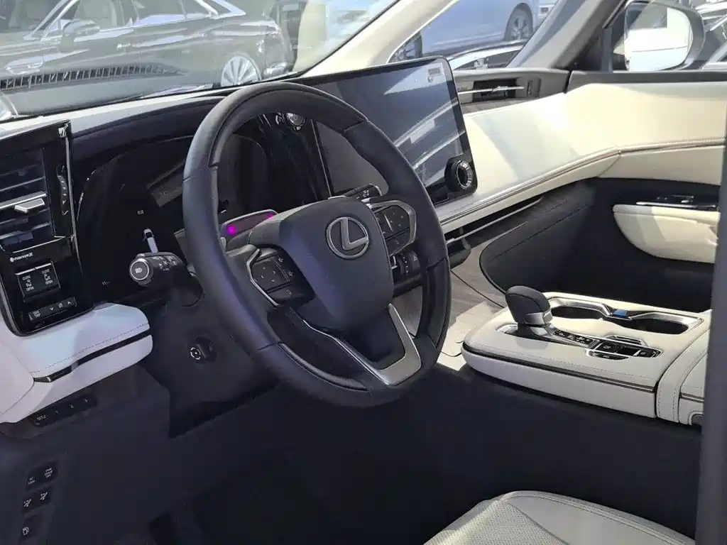 Lexus LM — миниатюра 5