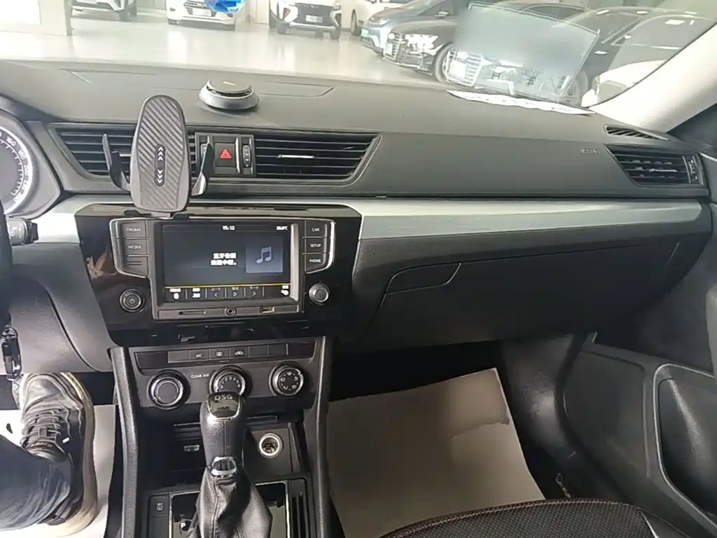 Skoda Superb — миниатюра 10