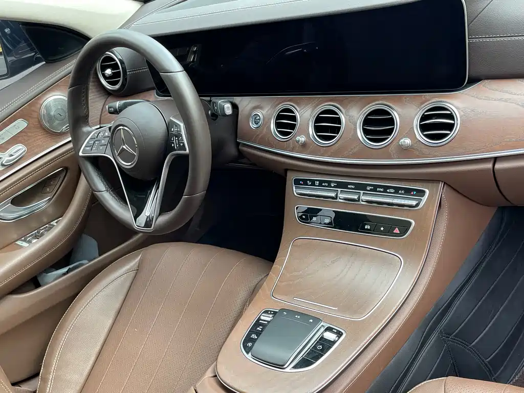 Mercedes-Benz E-Class — миниатюра 13