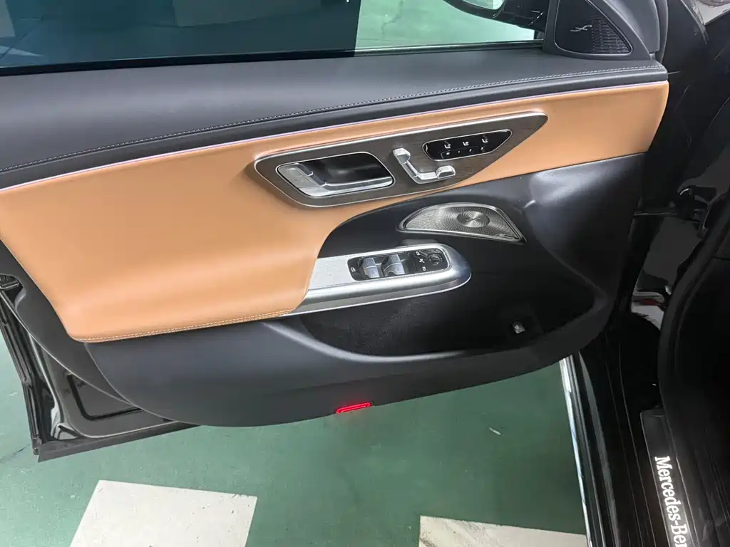 Mercedes-Benz E-Class — миниатюра 7