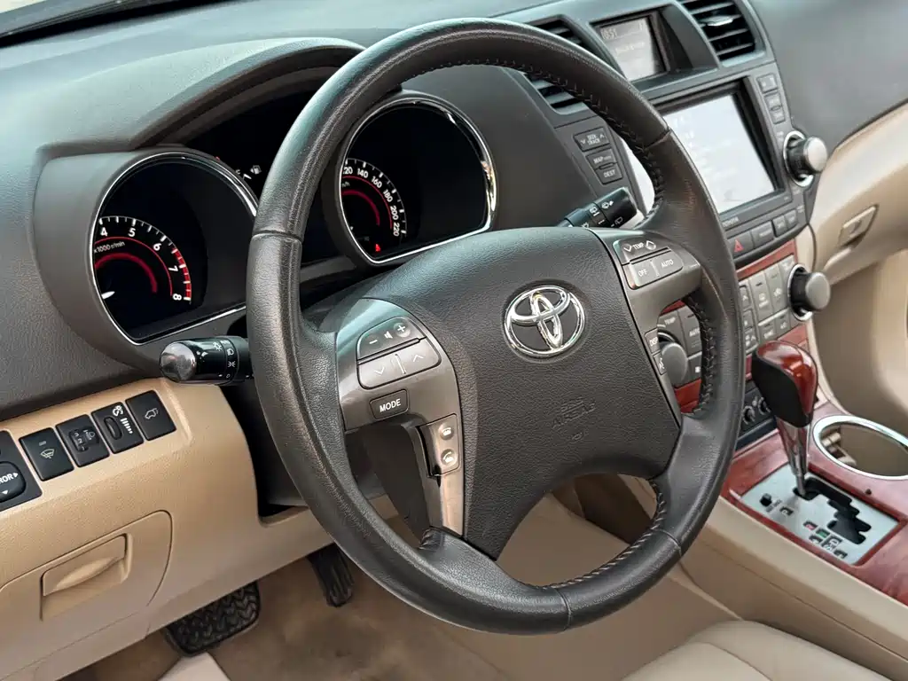 Toyota Highlander — миниатюра 9