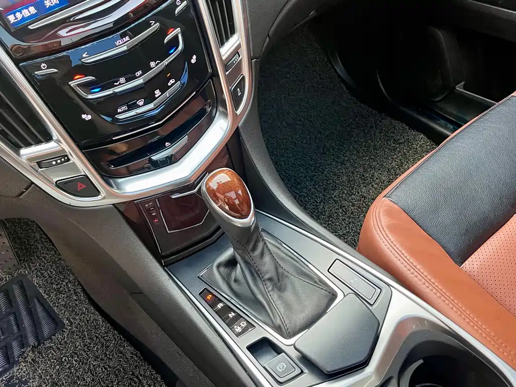 Cadillac SRX — миниатюра 11