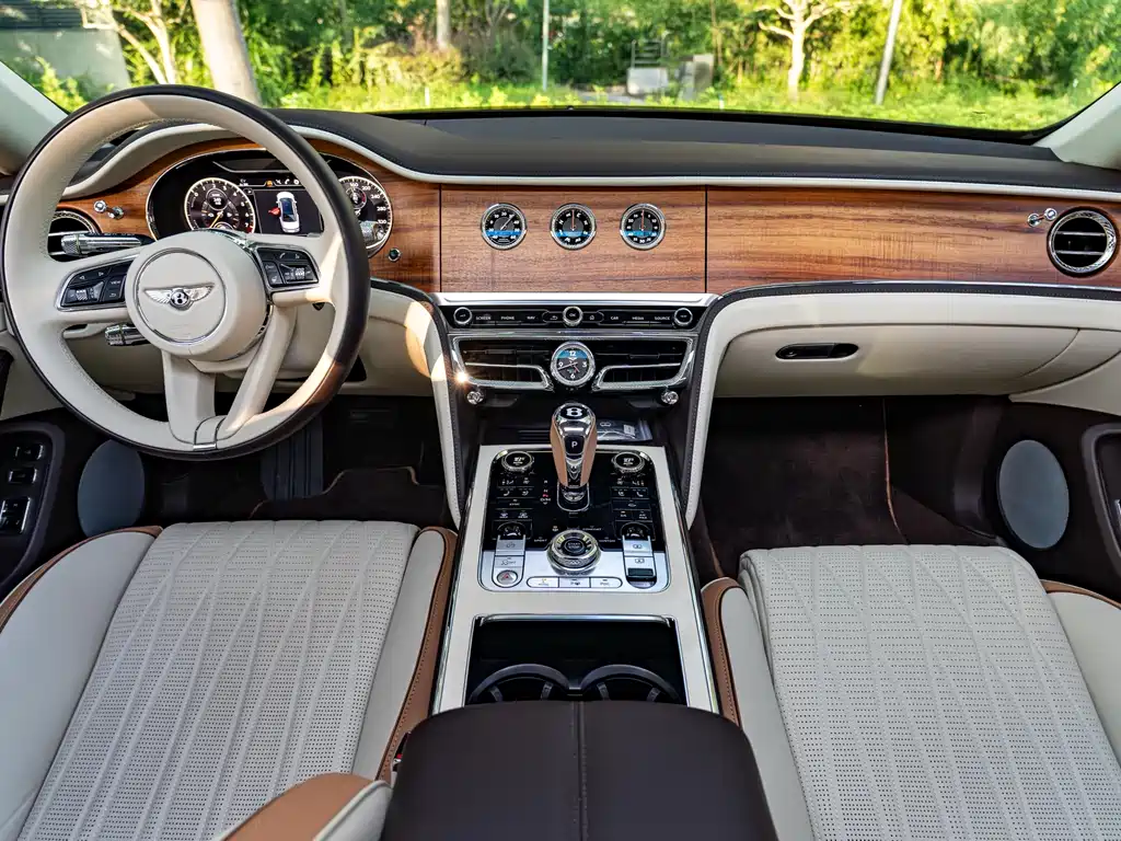 Bentley Flying Spur PHEV — миниатюра 5