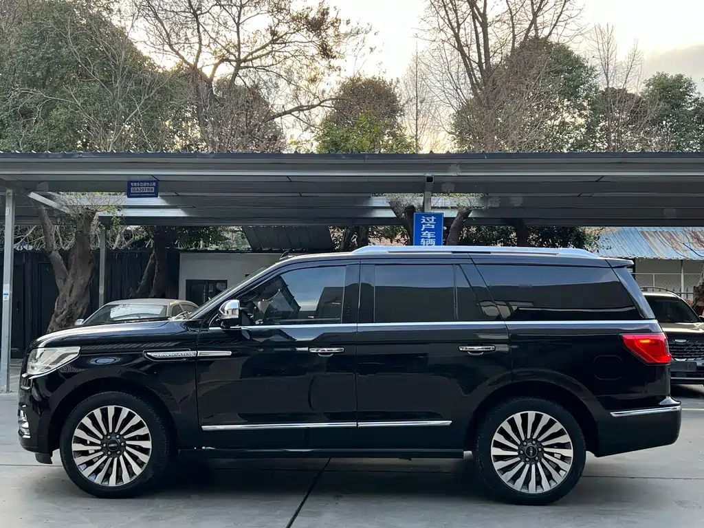 LINCOLN NAVIGATOR