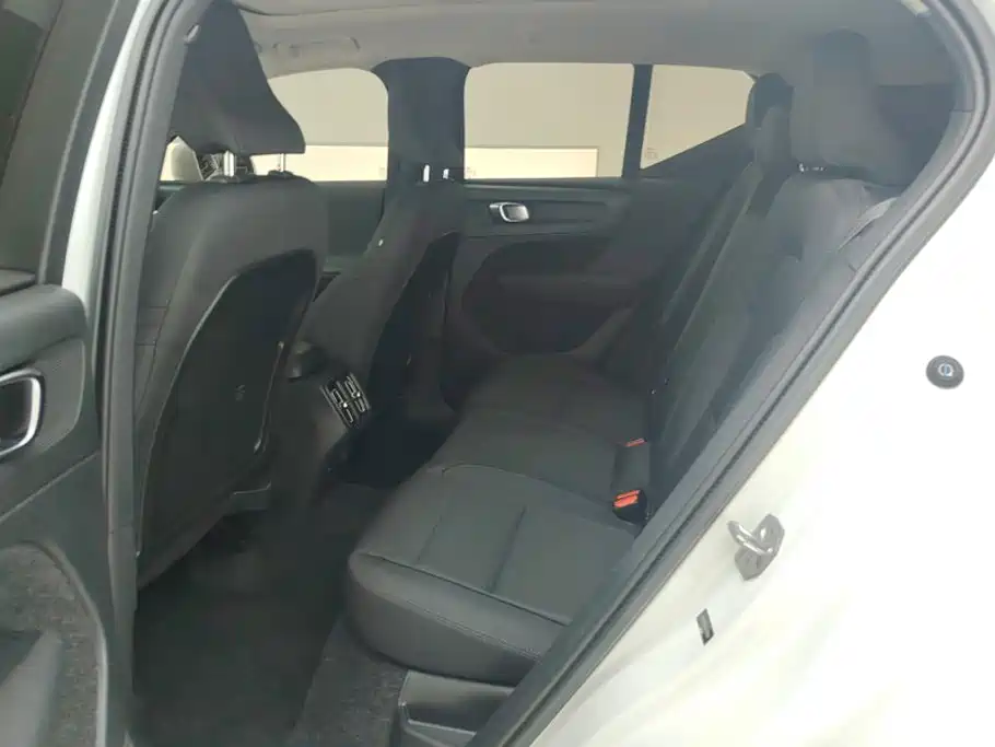 Volvo XC40 — миниатюра 11