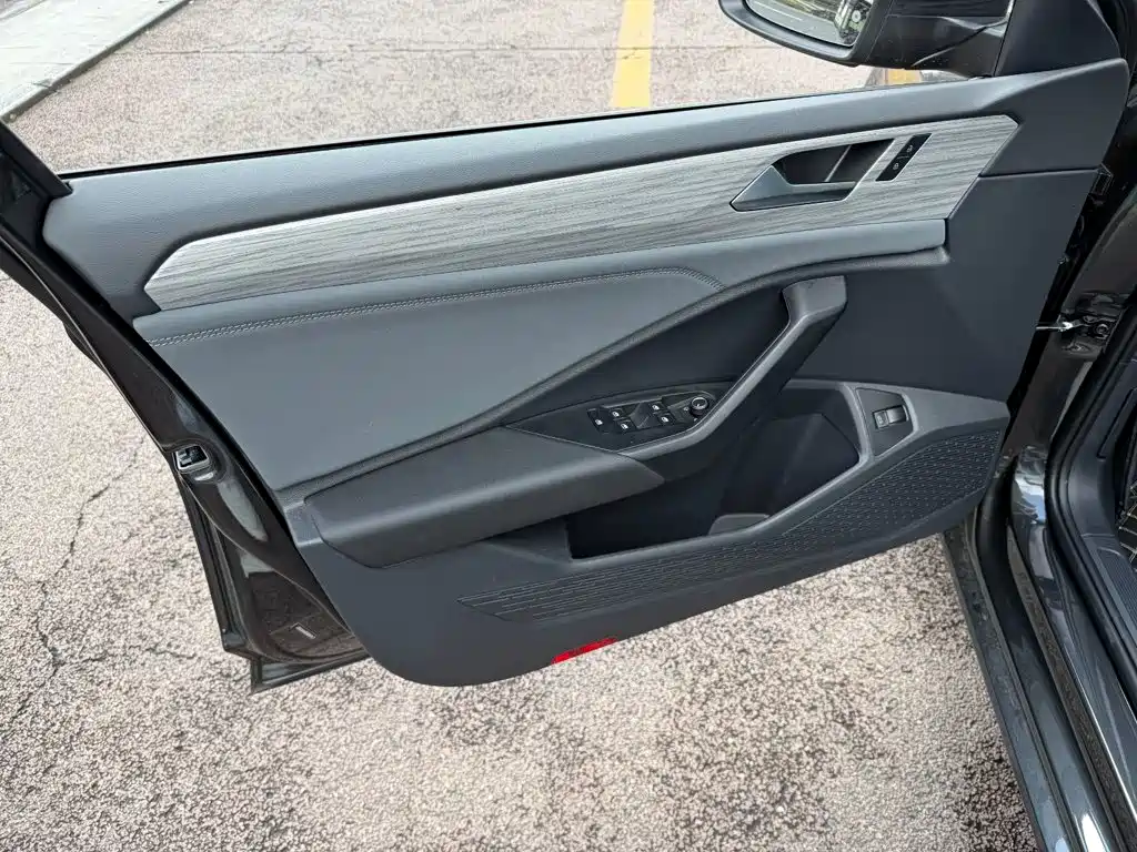 Volkswagen Sagitar — миниатюра 6
