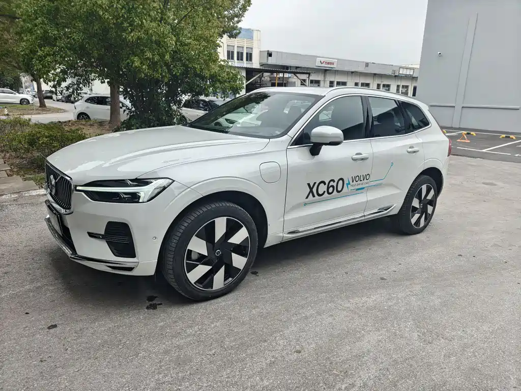 VOLVO XC60 PLUG IN HYBRID