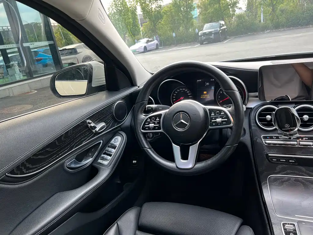Mercedes-Benz C-Class — миниатюра 11
