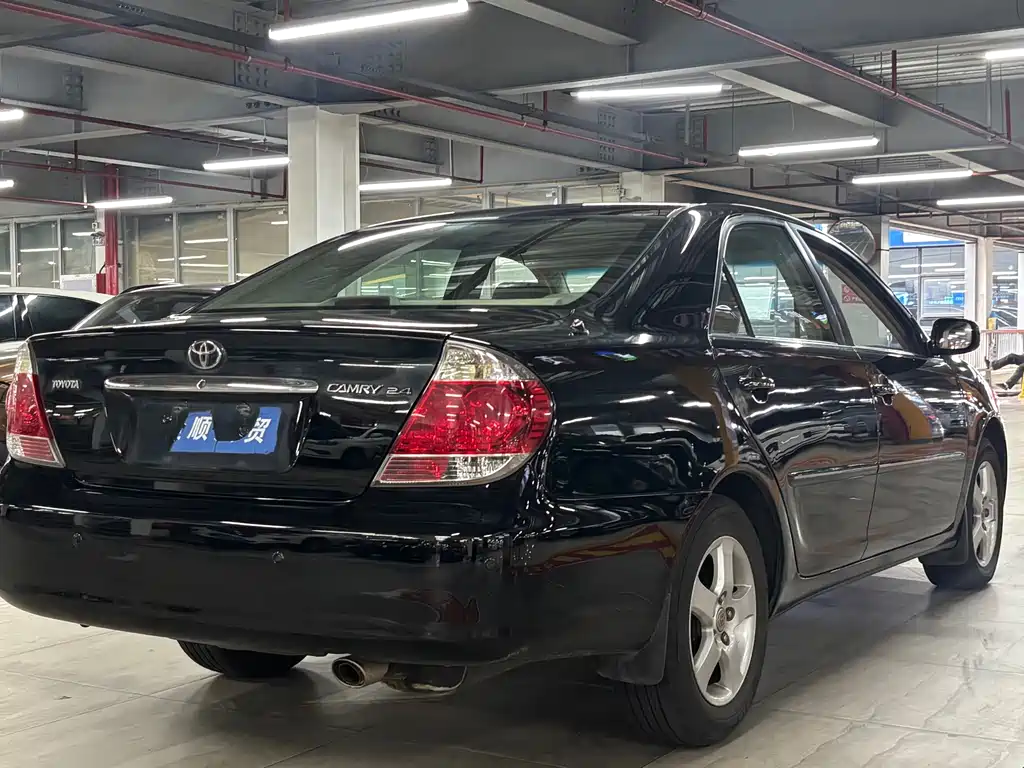 Toyota Camry — миниатюра 3