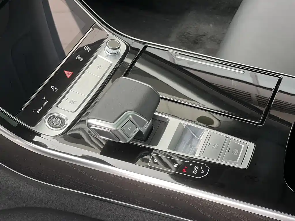 Audi A8 — миниатюра 5