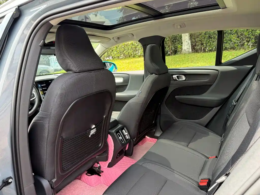 Volvo XC40 — миниатюра 11