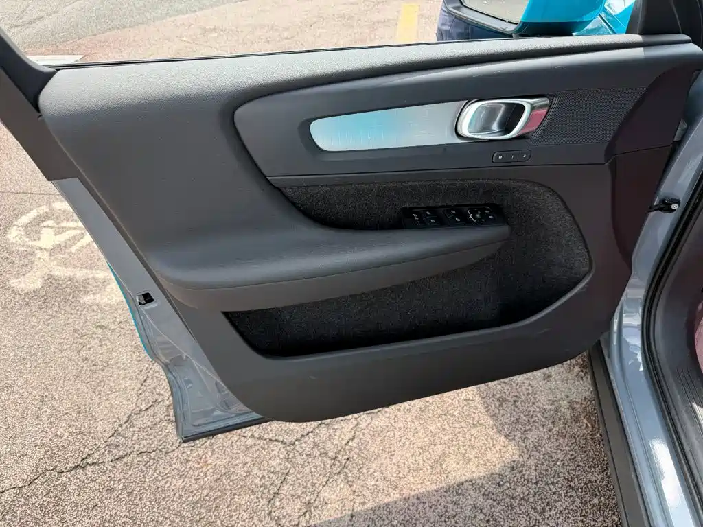 Volvo XC40 — миниатюра 6