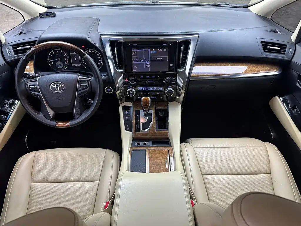 Toyota Alphard — миниатюра 9