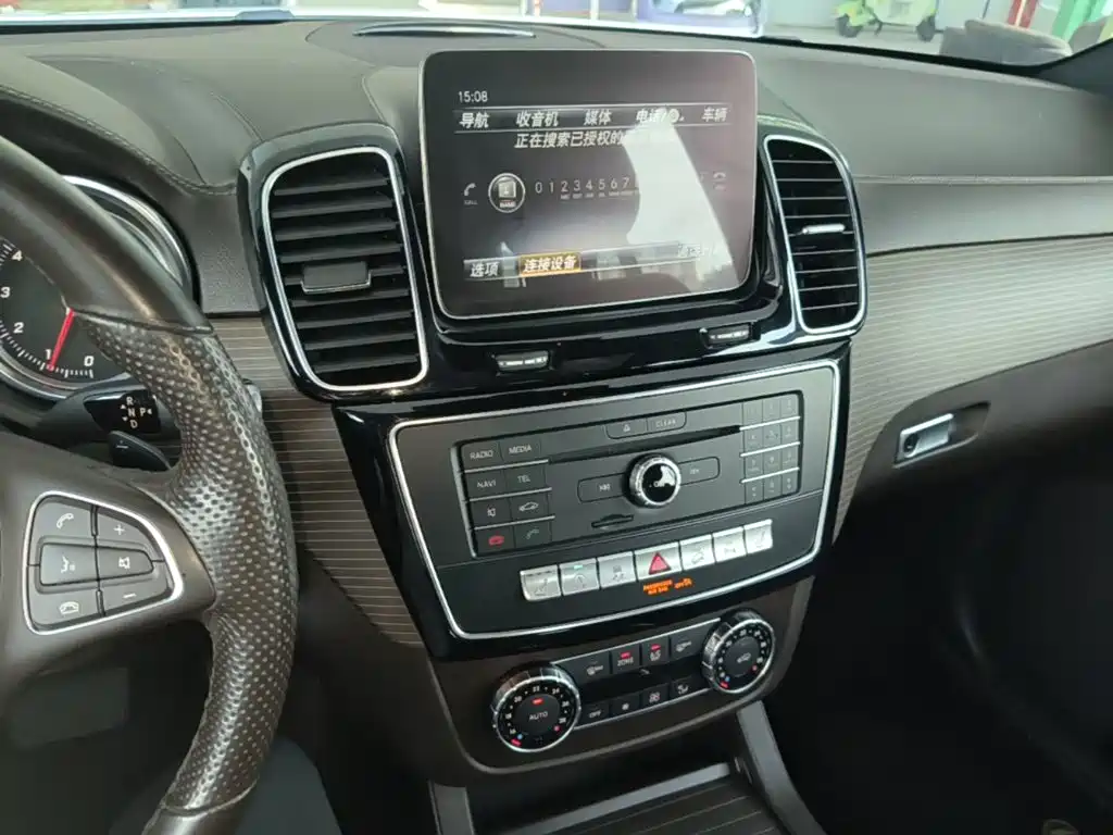 Mercedes-Benz GLE (Import) — миниатюра 13