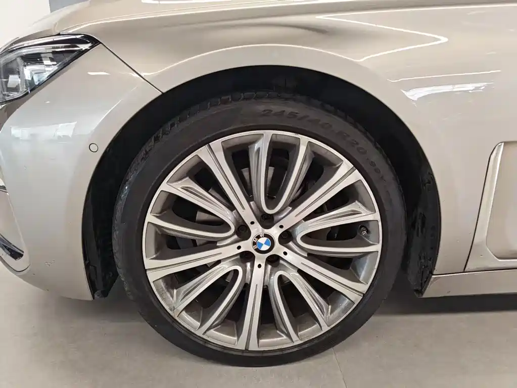 BMW 7 Series — миниатюра 10