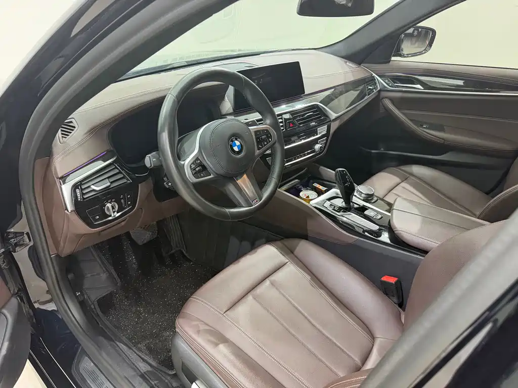 BMW 5 Series — миниатюра 7