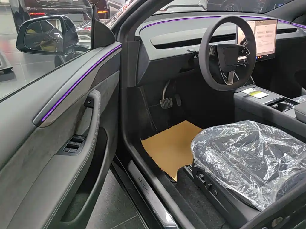 Tesla Model Y L — миниатюра 16