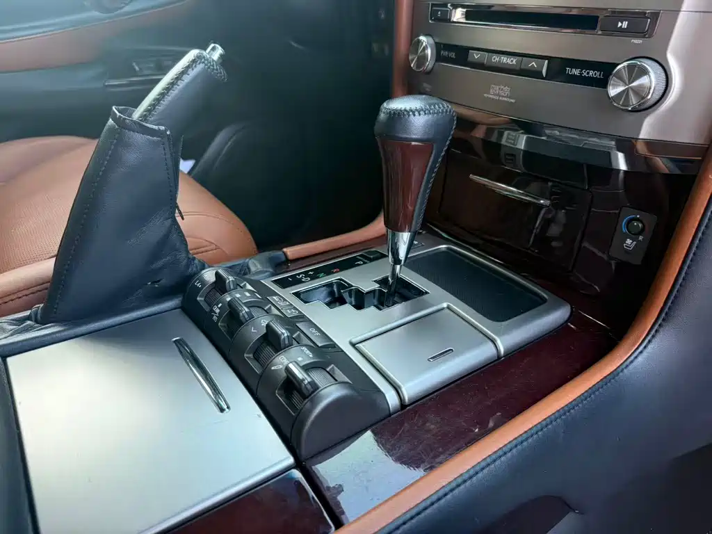 Lexus LX — миниатюра 11