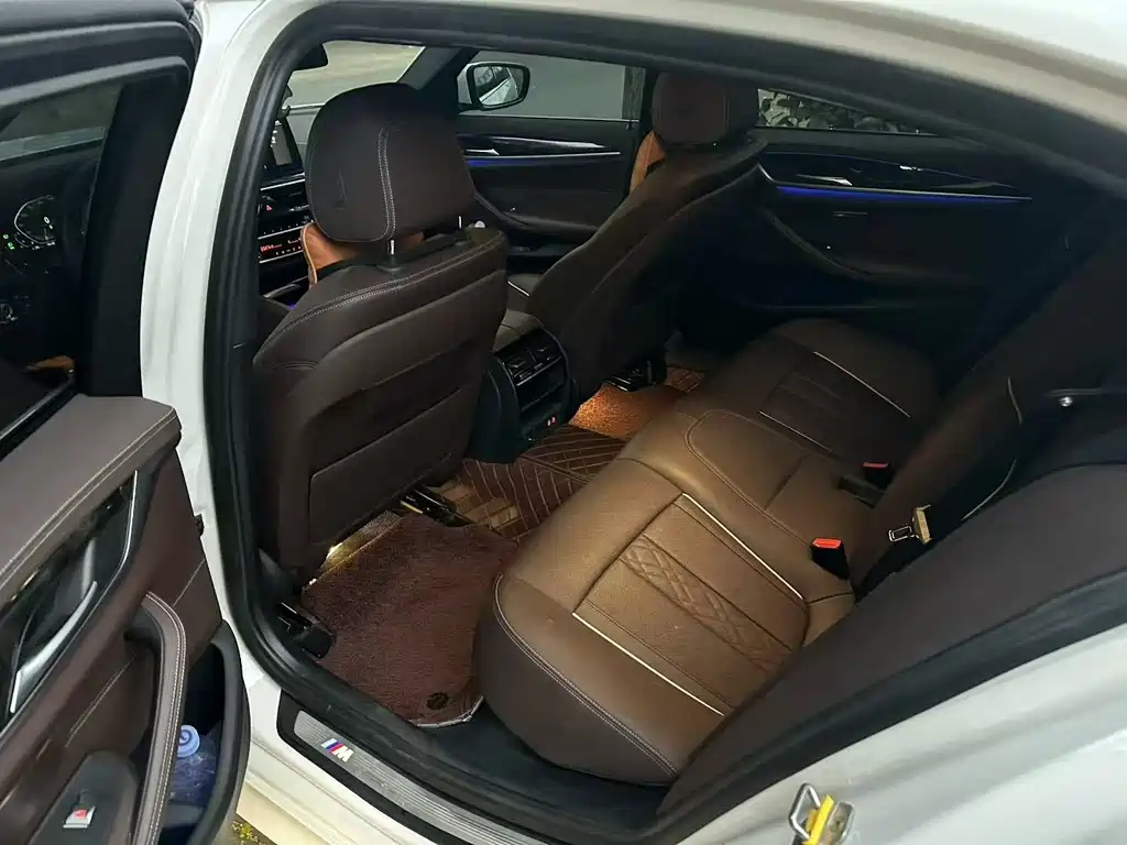 BMW 5 Series — миниатюра 4