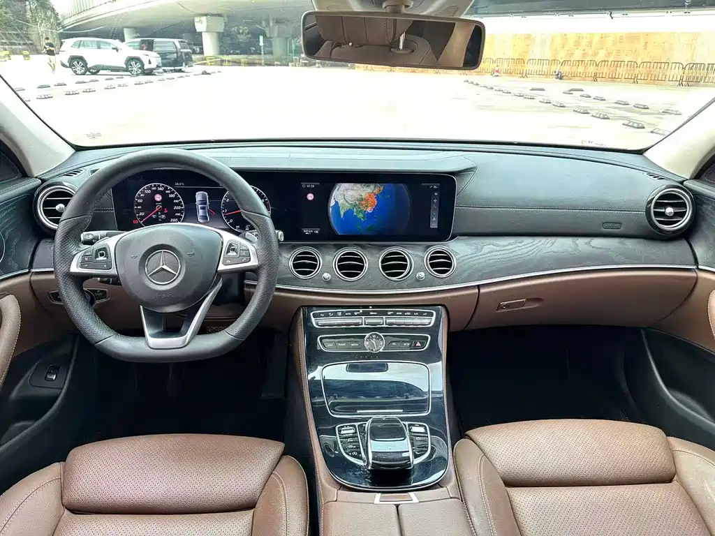 Mercedes-Benz E-Class — миниатюра 5