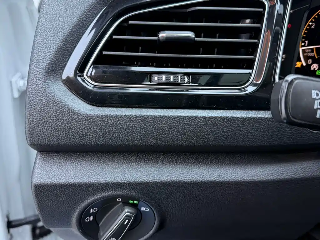 VOLKSWAGEN T ROC EXPLORING SONGS