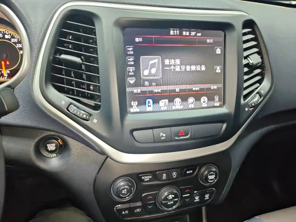 Jeep Cherokee — миниатюра 13