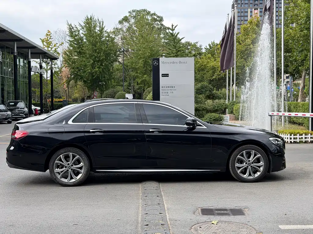 Mercedes-Benz E-Class — миниатюра 3