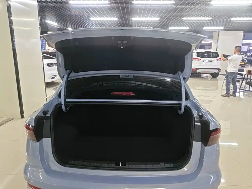 Geely Emgrand — миниатюра 19