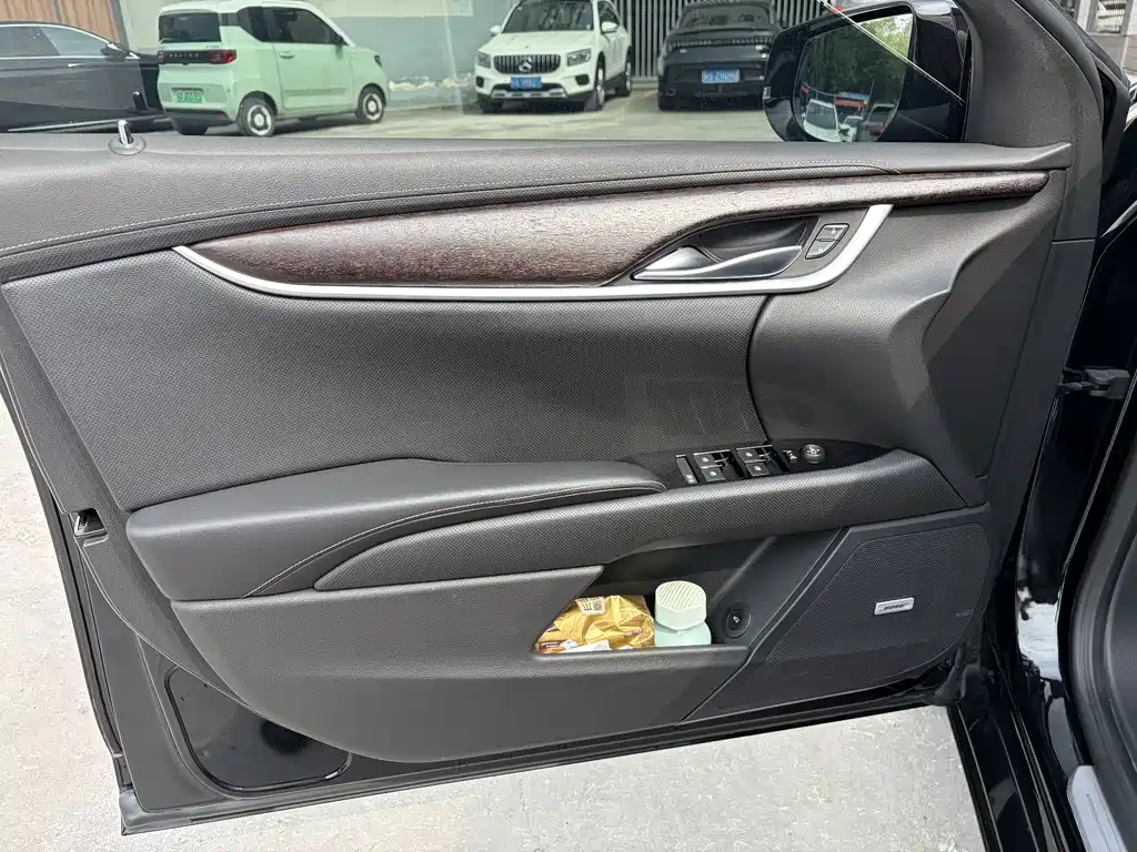 Cadillac XTS — миниатюра 8