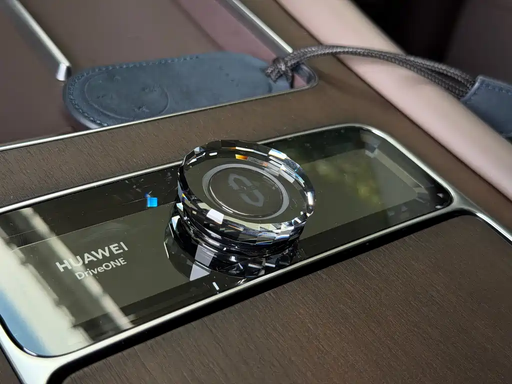 AITO ASK THE WORLD M9